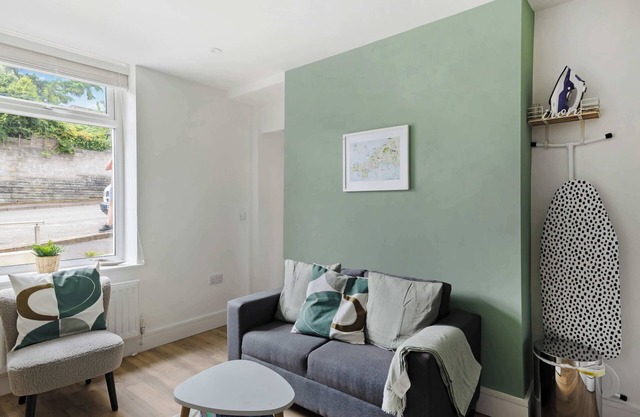 Convenient and Modern 2 Bed Apartment in Saltash