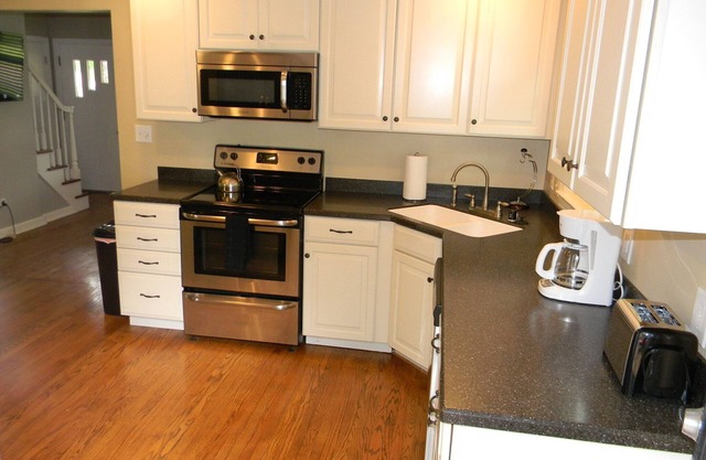 Convenient, Comfortable, Cute & Close to everything!