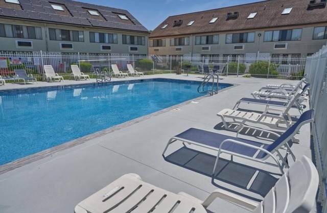 Convenient Falmouth Stay – Walk to Beaches, Ferry & Downtown Shops
