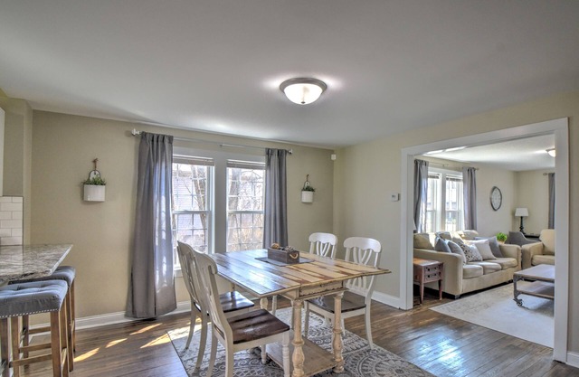 Conveniently Located Hidden Gem in Griffith/Gary Renovated 3 bed 1 bath Sleeps 8