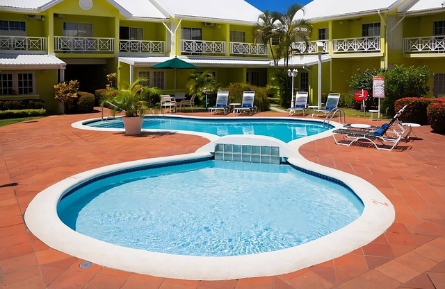 Conveniently To Excellent Transportation! 3 Convenient Units, Outdoor Pool!