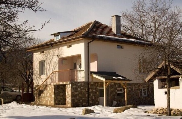 Converted farmhouse near mountain resort, skiing, summer activities, sightseeing