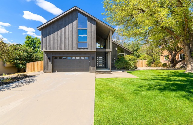 Cool Pad on 8th! Great location! Close to Downtown GJ!
