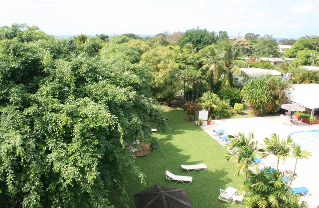 Cool top floor 1 bed Apartment with Shared Pool and Beach Club Membership.