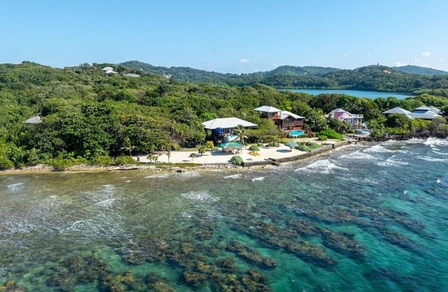 Coral Beach Retreat – Private Beachfront Escape