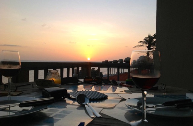 Coral Cliff: a TOP location! Directly by the sea. Max. 4 pers.