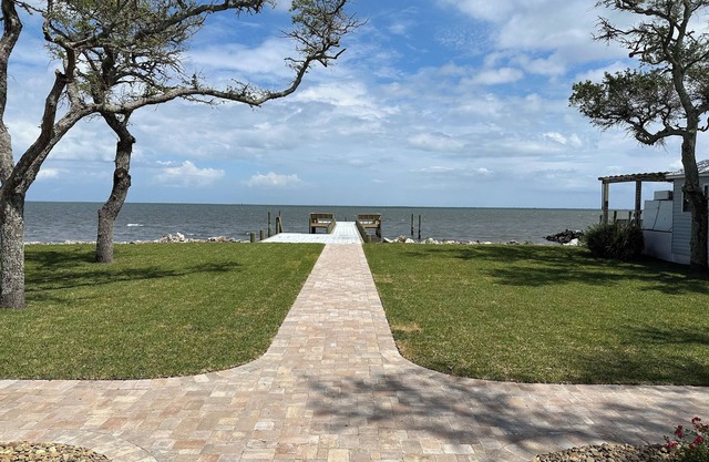 Core Sound beauty! Easy access to Core Banks and Cape Lookout. - SLEEPS 11