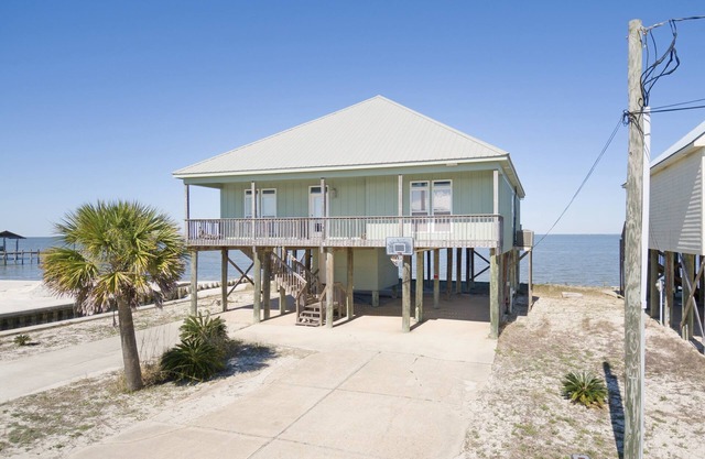 Corner pet-friendly, 5/3 bay sunset views! - TraMarLis