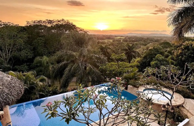 Costa Rica's Countryside Oasis: Serene Green Haven. Breakfast included