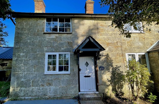 Cosy 18th-Century Cottage in Crowborough with Log Burner, Near Ashdown Forest