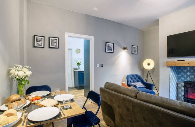 Cosy 2-Bed Cottage in a World Heritage Village