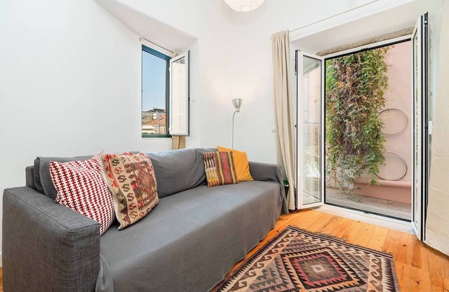Cosy 2 bed flat with terrace near Av Liberdade