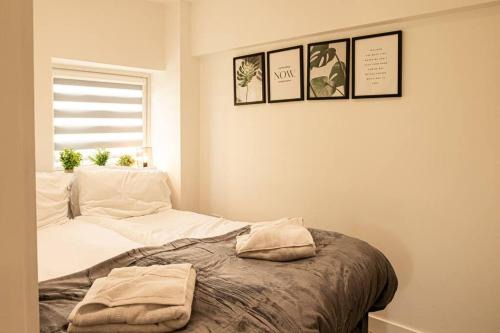 Cosy 2 Bedroom Apartment - Free Parking, Fast WiFi and Smart TV by Tejza Property