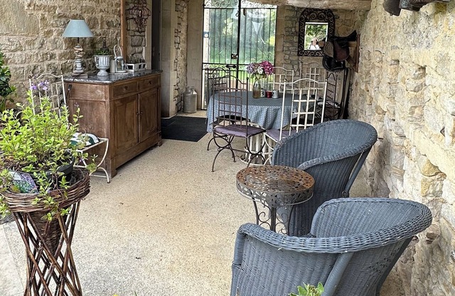 Cosy 4-8 people cottage in the country but walking distance from Bayeux