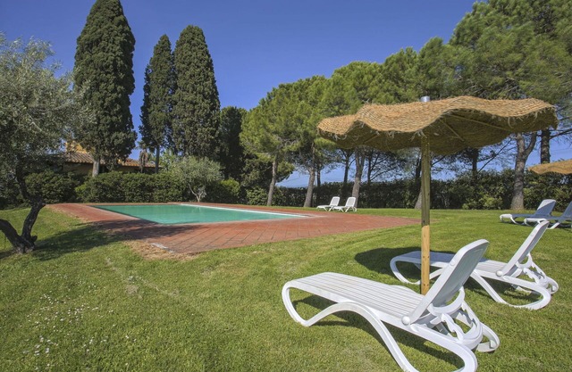 Cosy apartment for 4 people with WIFI, pool, TV, patio, pets allowed and panoramic view