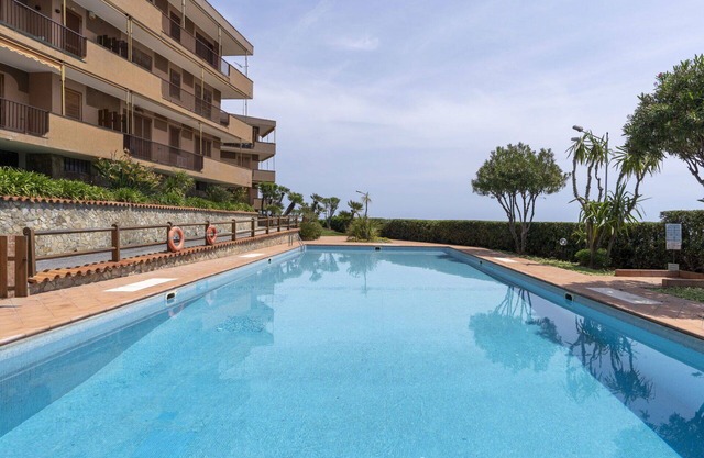 Cosy apartment for 4 guests with A/C, pool, WIFI, TV and balcony