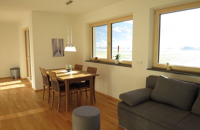 Cosy apartment for 4 people with WIFI, TV, balcony and parking