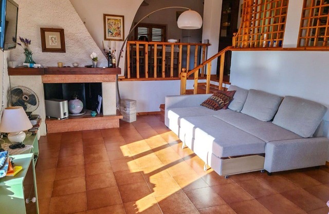 Cosy apartment for 6 people with WIFI, A/C, TV, balcony and pets allowed