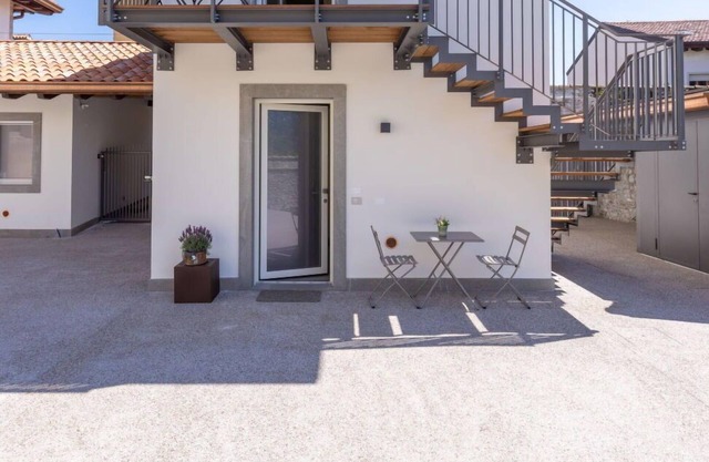 Cosy apartment for 4 people with WIFI, A/C, TV and pets allowed