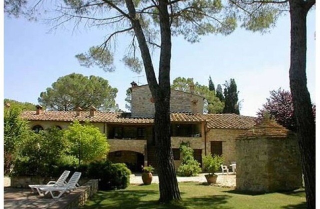 Cosy apartment in villa for 6 guests with pool, TV, patio, pets allowed and parking