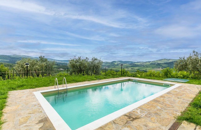 Cosy apartment for 4 people with WIFI, pool, TV, patio, pets allowed and panoramic view