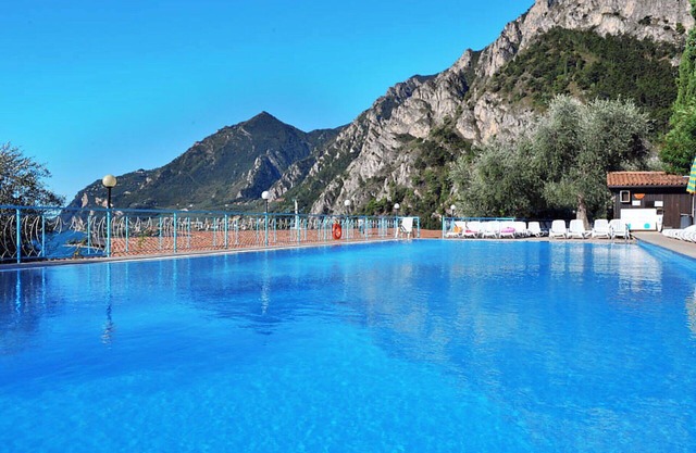 Cosy apartment for 4 people with WIFI, pool, A/C, hot tub, TV and terrace