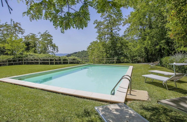 Cosy apartment in villa for 3 guests with WIFI, pool, TV, terrace, pets allowed and parking