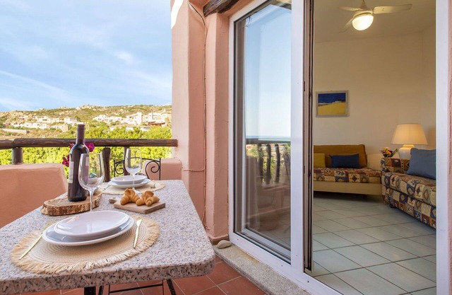Cosy apartment for 4 guests with A/C, pool, WIFI, TV, terrace, pets allowed and parking