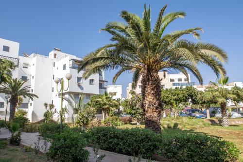Cosy Apartment - Calm & Central, Parking, Garden