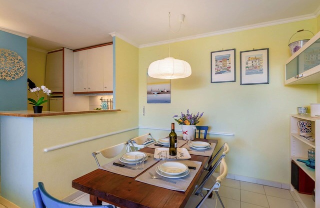 Cosy apartment for 5 people with WIFI, A/C, pool, TV, patio and pets allowed
