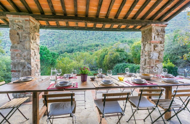 Cosy apartment for 13 guests with WIFI, TV, patio and pets allowed