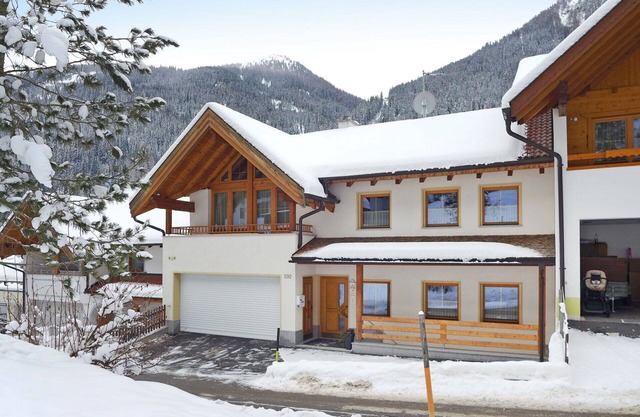 Cosy apartment for 13 people with WIFI, TV, terrace and parking