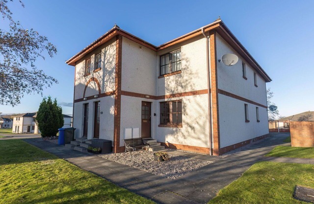 Cosy apartment for 2 guests with WIFI, TV, patio and parking