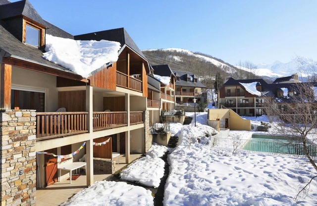 Cosy apartment for 2 guests with WIFI, pool, TV, terrace, pets allowed and parking