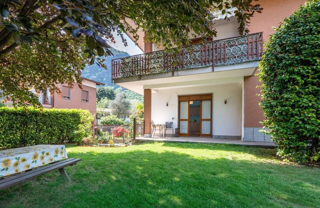Cosy apartment for 2 people with WIFI, TV, patio, pets allowed and parking