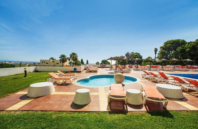 Cosy apartment for 2 guests with A/C, WIFI, pool, TV and balcony
