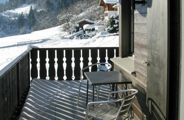 Cosy apartment for 4 guests with TV, balcony, panoramic view and parking