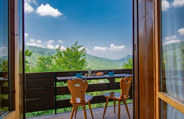 Cosy apartment for 4 guests with WIFI, TV, terrace, pets allowed and parking