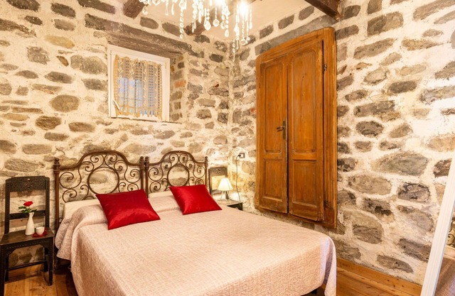 Cosy apartment for 4 guests with WIFI, TV, terrace and parking