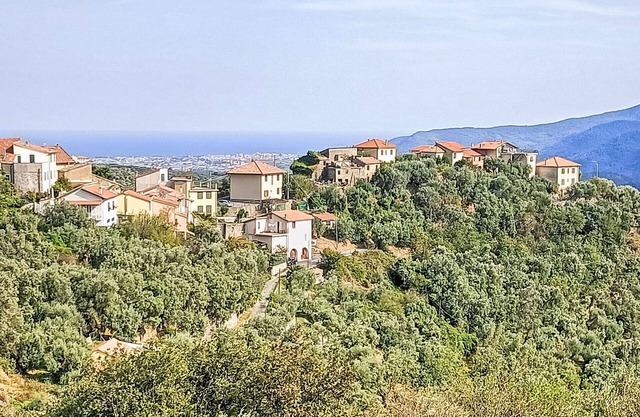 Cosy apartment for 4 guests with WIFI, A/C, TV, terrace and parking