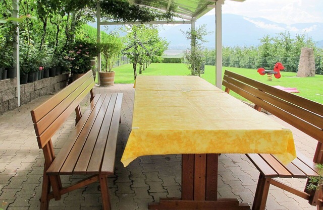 Cosy apartment for 4 people with WIFI, pool, TV and patio