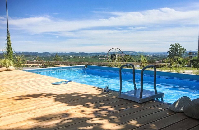 Cosy apartment for 4 people with WIFI, pool, TV, patio and pets allowed