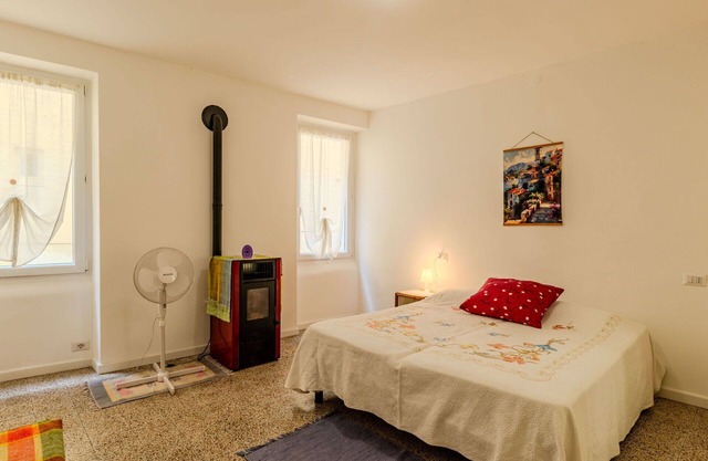 Cosy apartment for 4 people with TV, patio, pets allowed and parking
