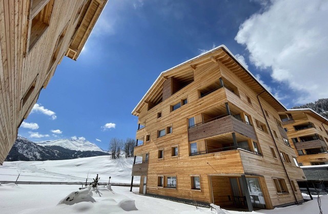 Cosy apartment for 4 people with pool, hot tub, WIFI, TV, balcony, panoramic view and parking