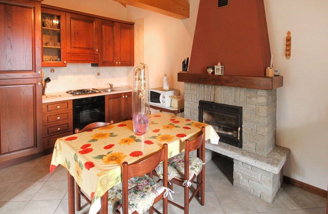 Cosy apartment for 4 people with TV, balcony and parking