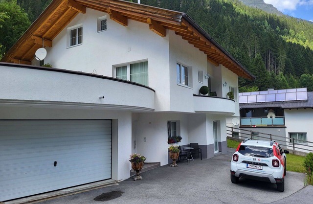 Cosy apartment for 4 people with TV, terrace and parking