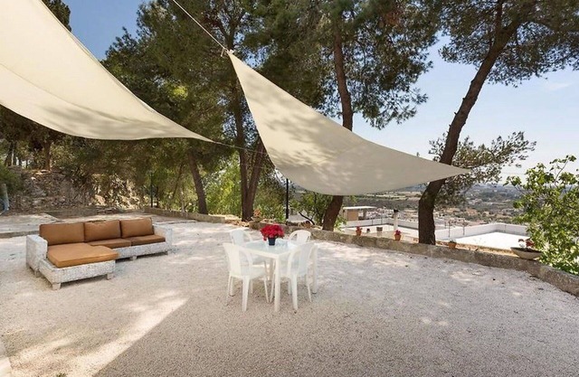 Cosy apartment for 4 people with WIFI, A/C, TV, patio and pets allowed