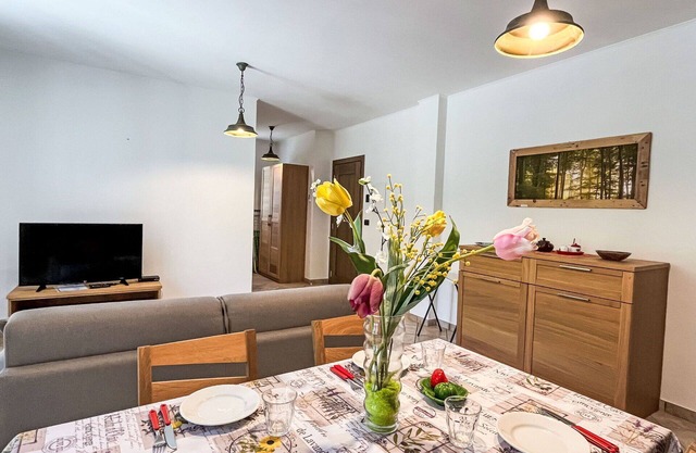 Cosy apartment for 4 people with WIFI, TV, patio, pets allowed, panoramic view and parking
