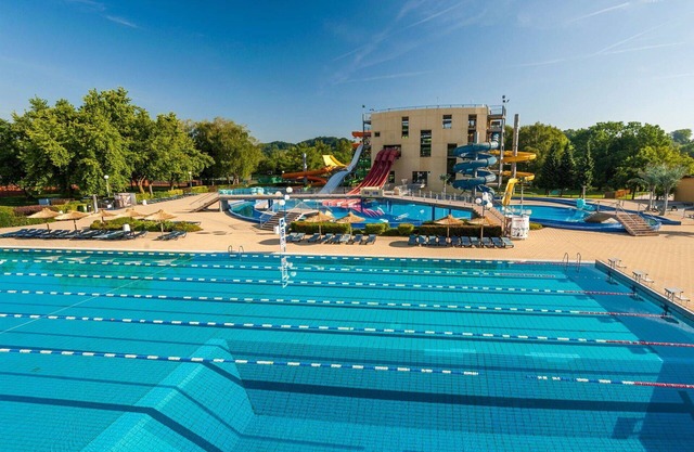 Cosy apartment for 4 people with pool, A/C, WIFI, TV, balcony and parking