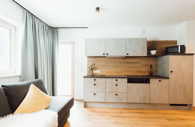Cosy apartment for 5 guests with WIFI, TV and terrace